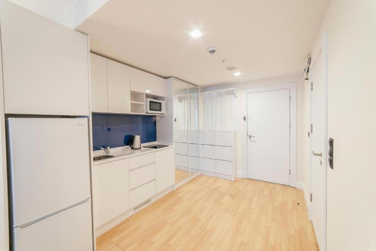 View & More Aparthotel In 바투미 외부 사진